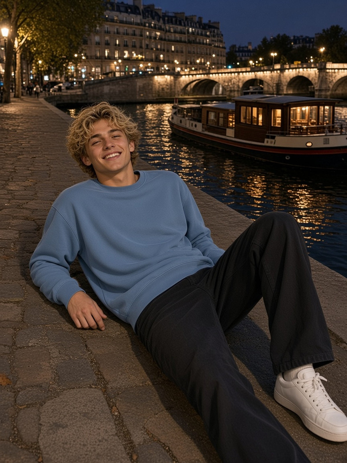 Man in the Vintage Wash Crewneck Sweatshirt in Jeans Blue, model front