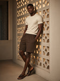 Man in the Cotton Shorts in Coffee, à deux