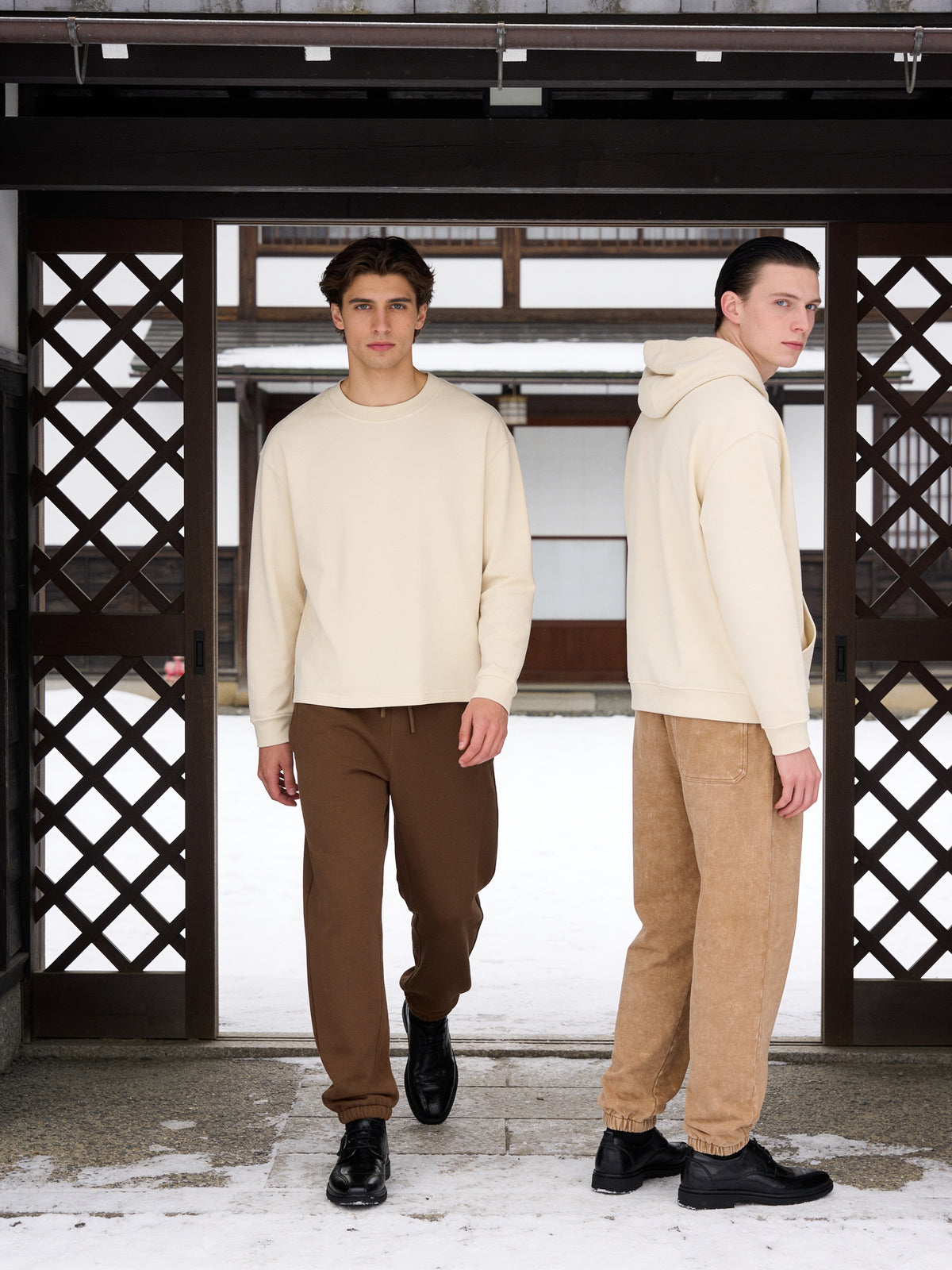 The Head Waiter Oxford worn on model at a lattice-fronted machiya, Hakuba