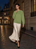 Woman in the Regular Fit Crewneck Sweatshirt in Sage Green, à deux