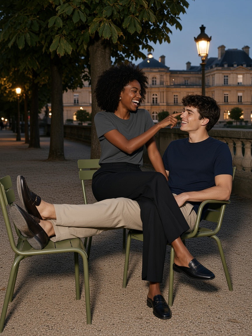 Two people in the Regular Fit Coolmax T-Shirt in Navy Blue and Dark Gray in the Jardin du Luxembourg at blue hour