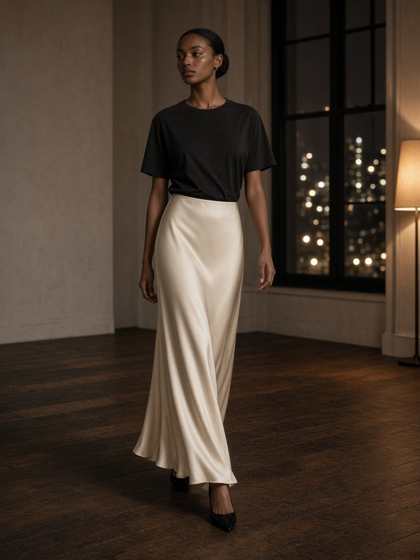 Woman in the Vintage Wash Paneling T-Shirt in Black, à deux