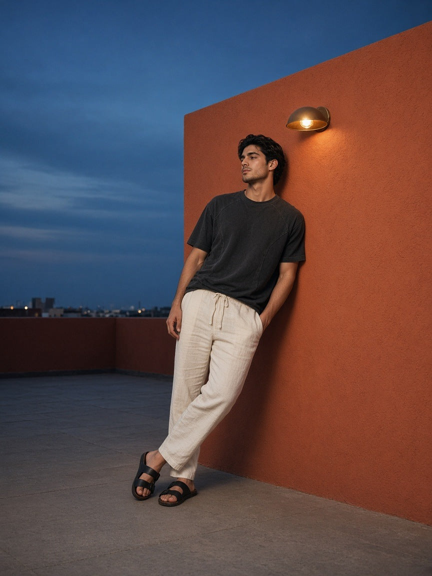 Man in the Vintage Wash Paneling T-Shirt in Black, à deux